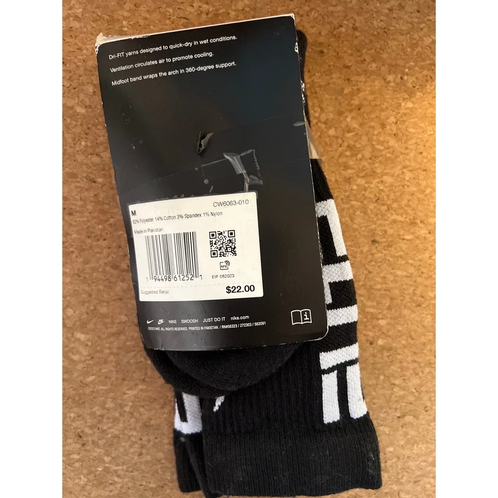 Nike Elite Basketball Crew Socks 3 Pair Pack Black White CW6063-010 Medium